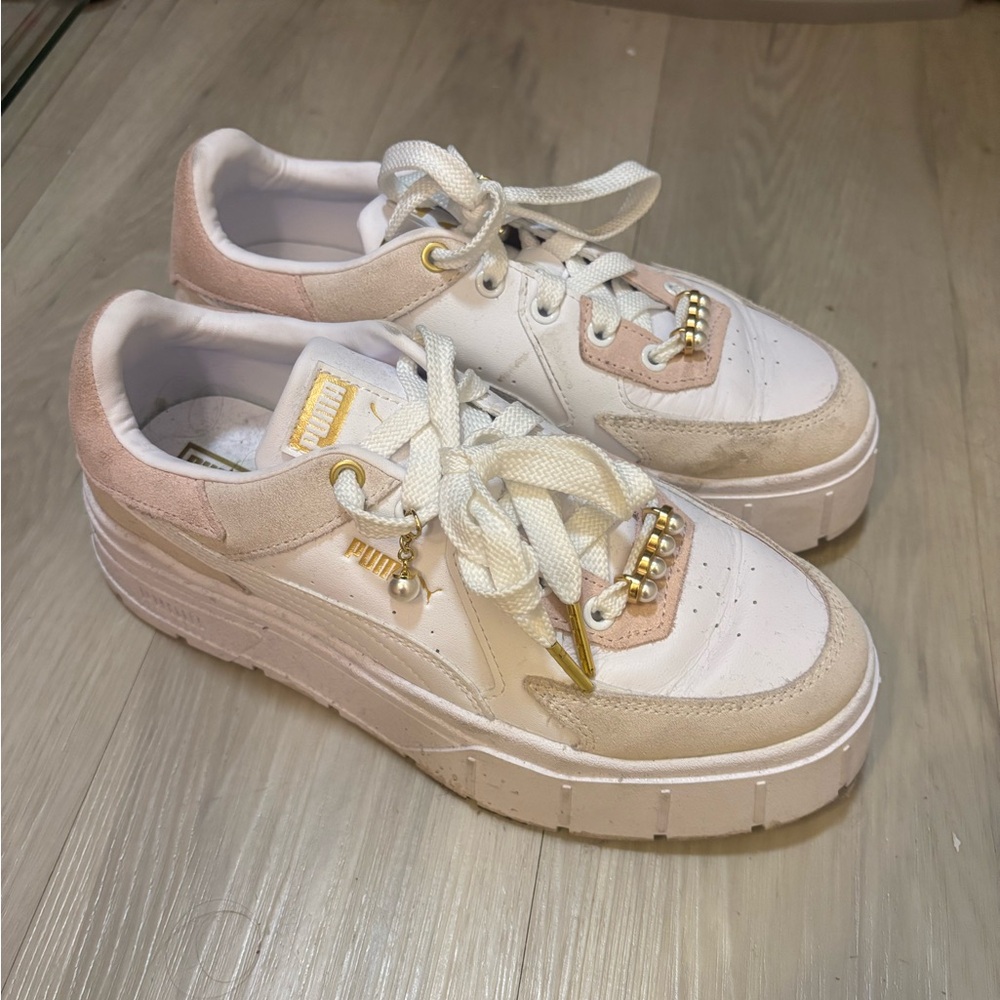 Puma Women's White/Cream/Pink Sneakers